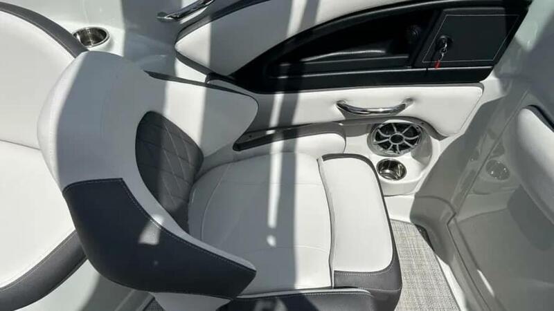  Crownline E290 XS