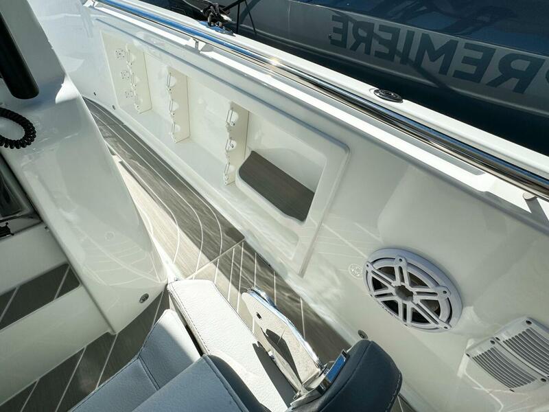 Wellcraft 38 T-Top