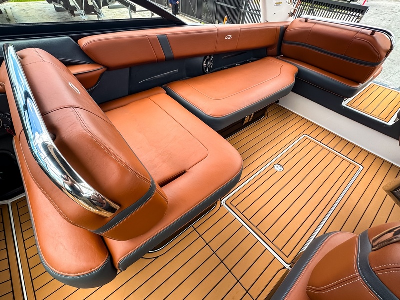  Regal 2800 Bowrider