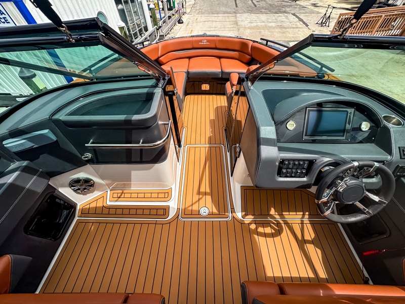  Regal 2800 Bowrider