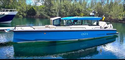 Axopar 37 Cross Cabin