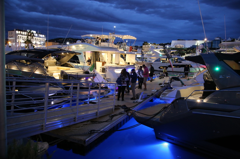 Cannes Yachting Festival by night After dark att Cannes Yachting Festival