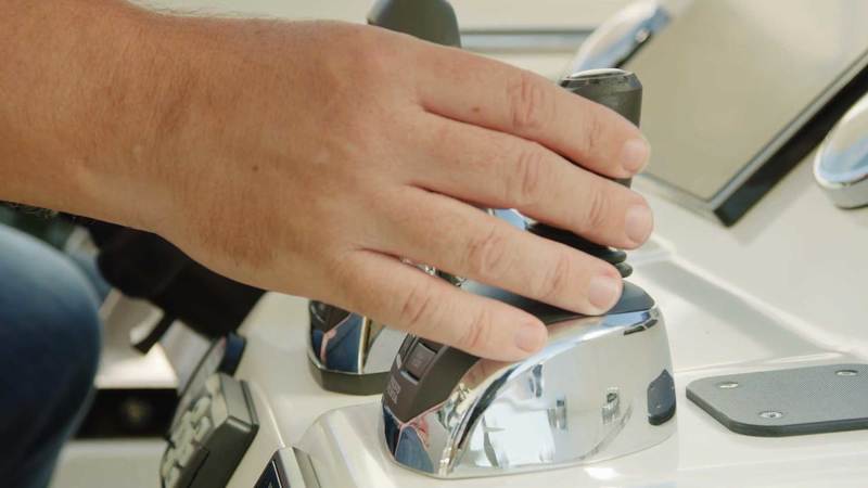 DockSense™ Intergrate with joystik Raymarine DockSense™ assisted docking technology