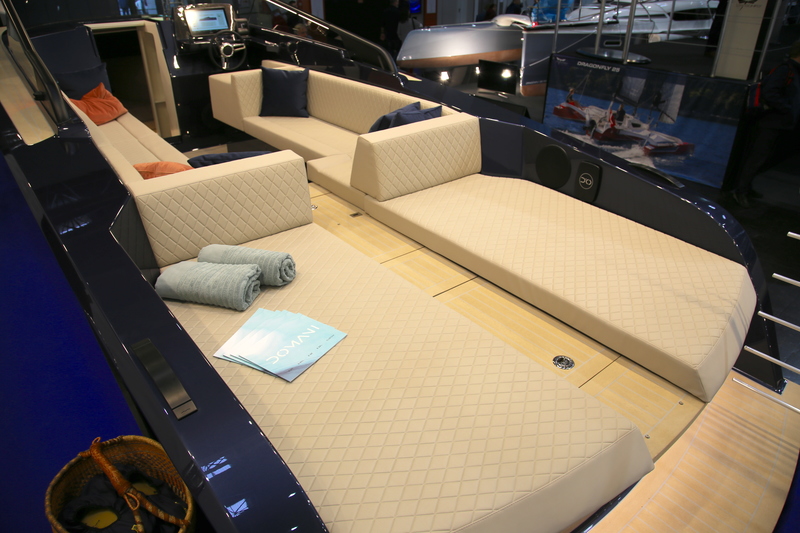 Sundeck Domani E32 - beautiful electricity on water