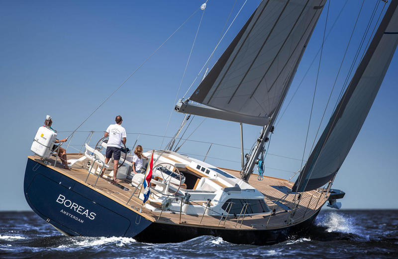 Sailing Contest 55CS wins European Yacht of the Year 2021 - Luxury Cruiser