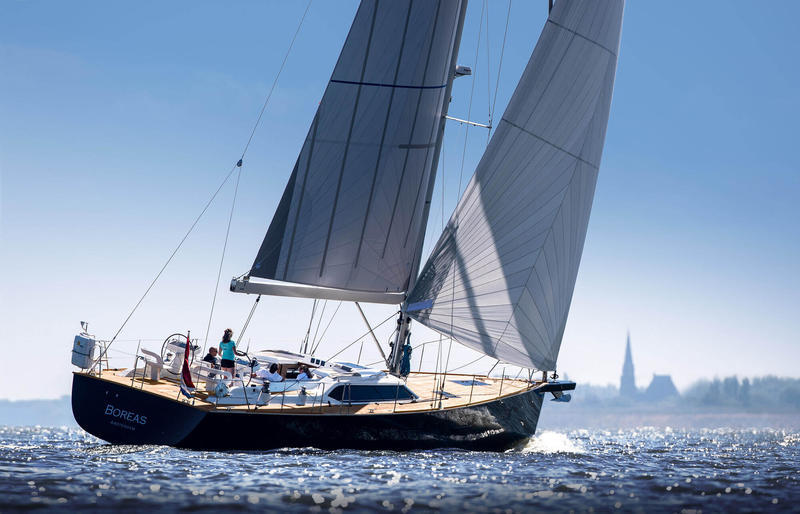 Sailing Contest 55CS wins European Yacht of the Year 2021 - Luxury Cruiser